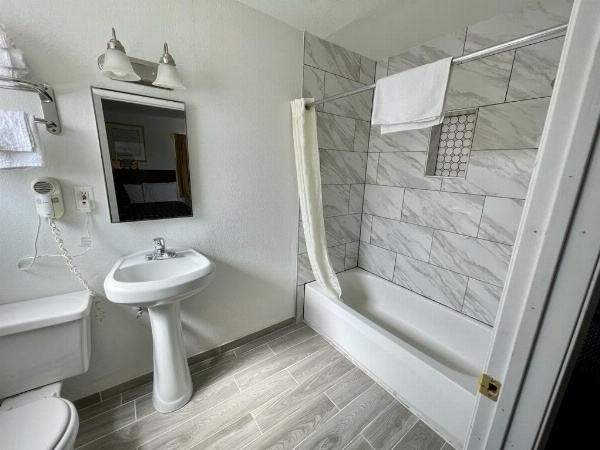 Desert Inn image 13