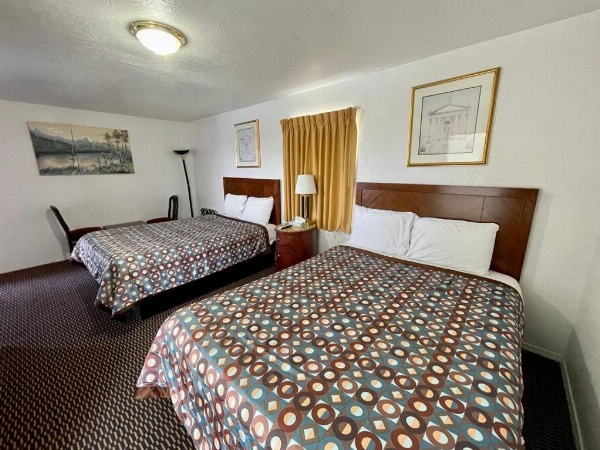 Desert Inn image 17