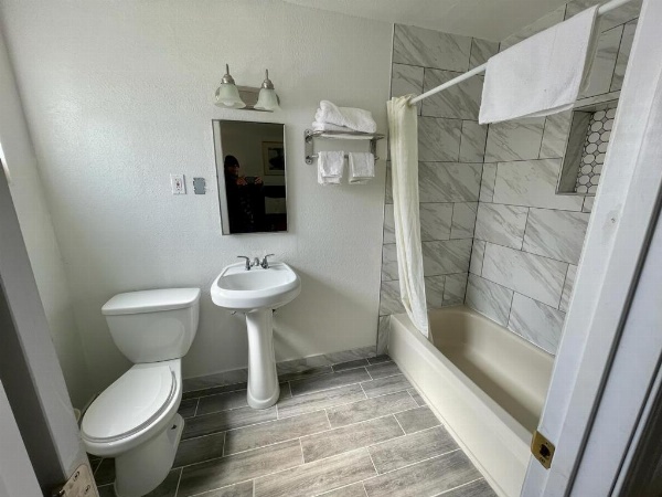 Desert Inn image 19
