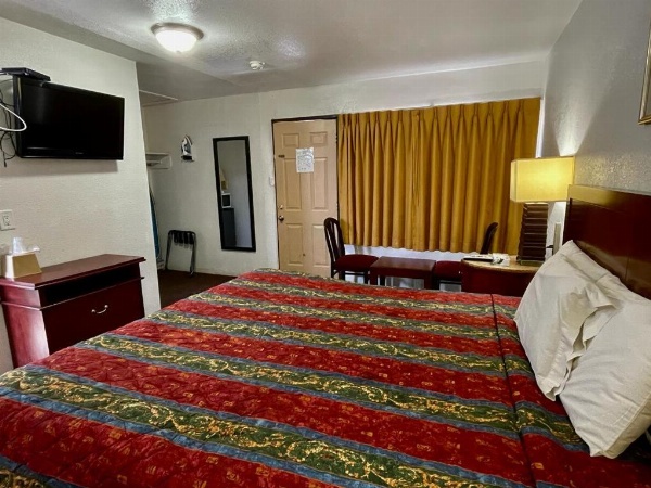 Desert Inn image 23