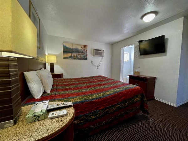Desert Inn image 25