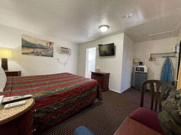 Desert Inn image 26