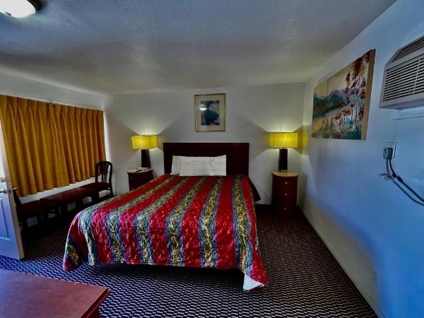 Desert Inn image 27