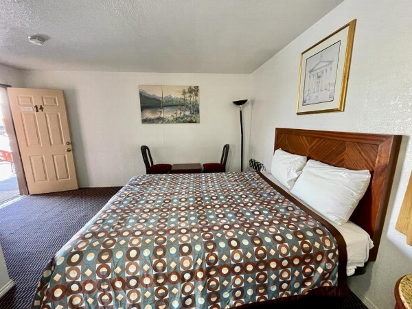 Desert Inn image 28