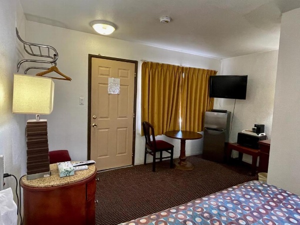 Desert Inn image 30