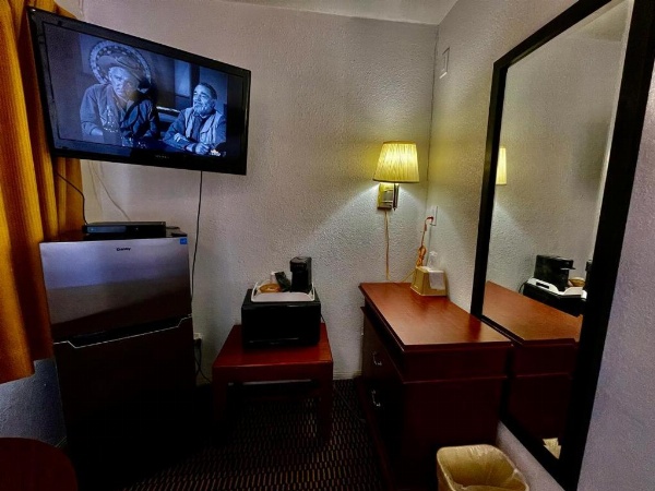 Desert Inn image 32