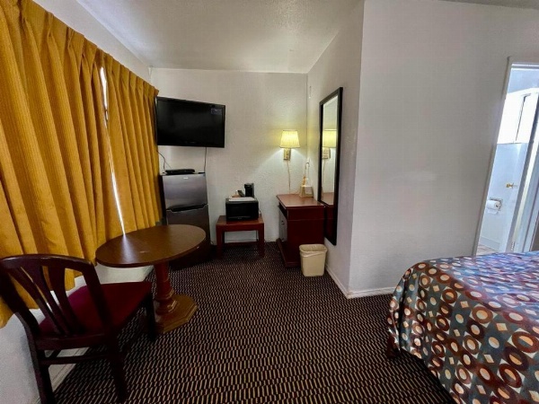 Desert Inn image 34