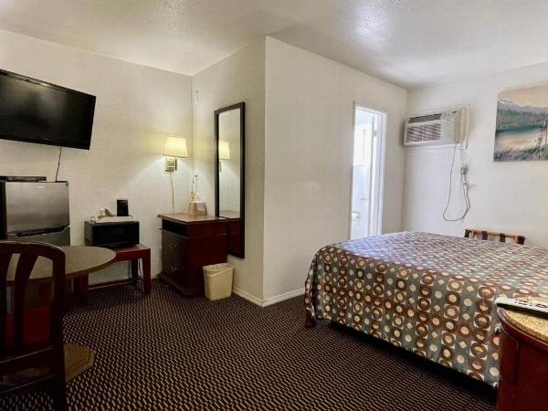 Desert Inn image 35