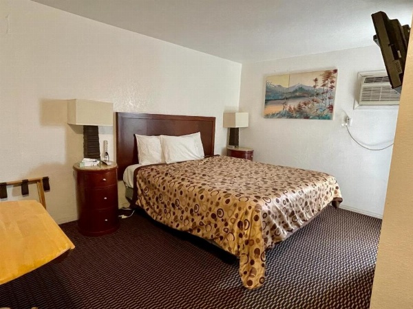 Desert Inn image 36