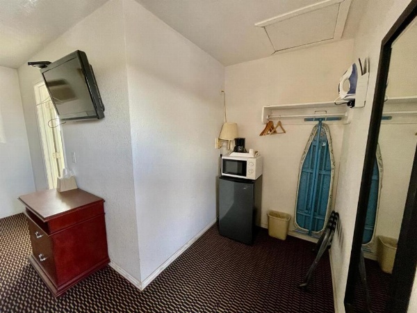 Desert Inn image 37