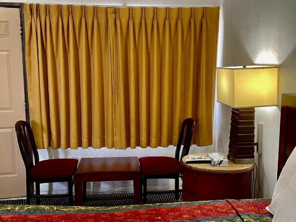 Desert Inn image 38