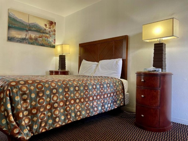 Desert Inn image 39