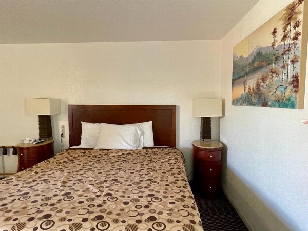 Desert Inn image 40